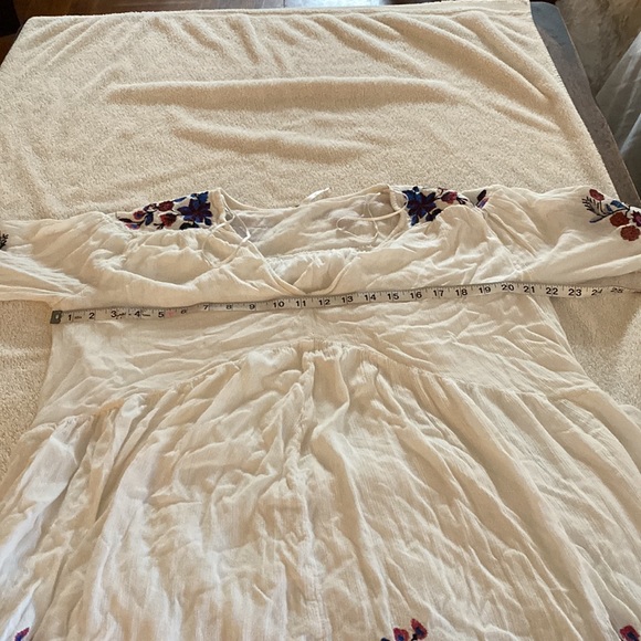 Free Prople Te Almo flowy bell sleeved tunic/dress w/ great embroidered flowers - Picture 14 of 15